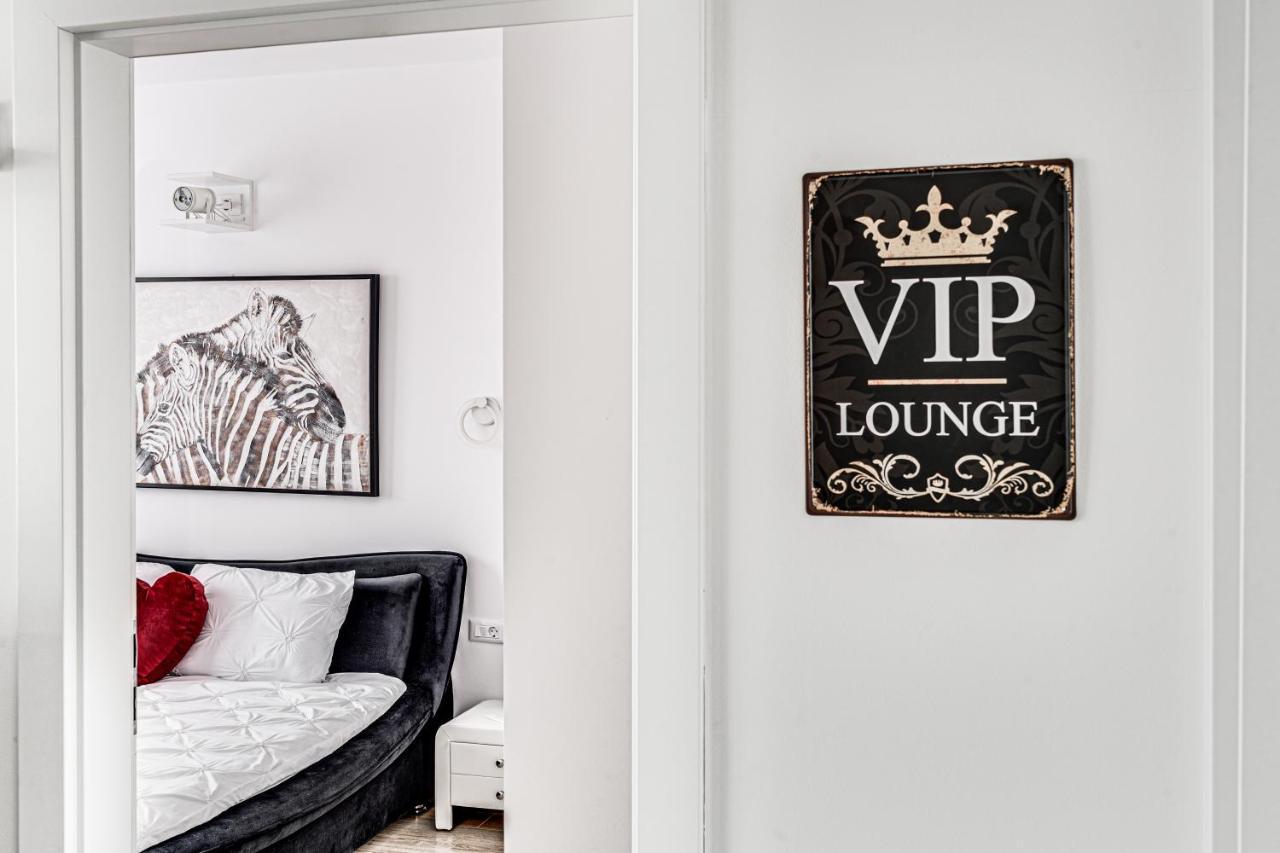 Apartament Ari Cinema Apartament With 2M Videoproiector Arad Zewnętrze zdjęcie