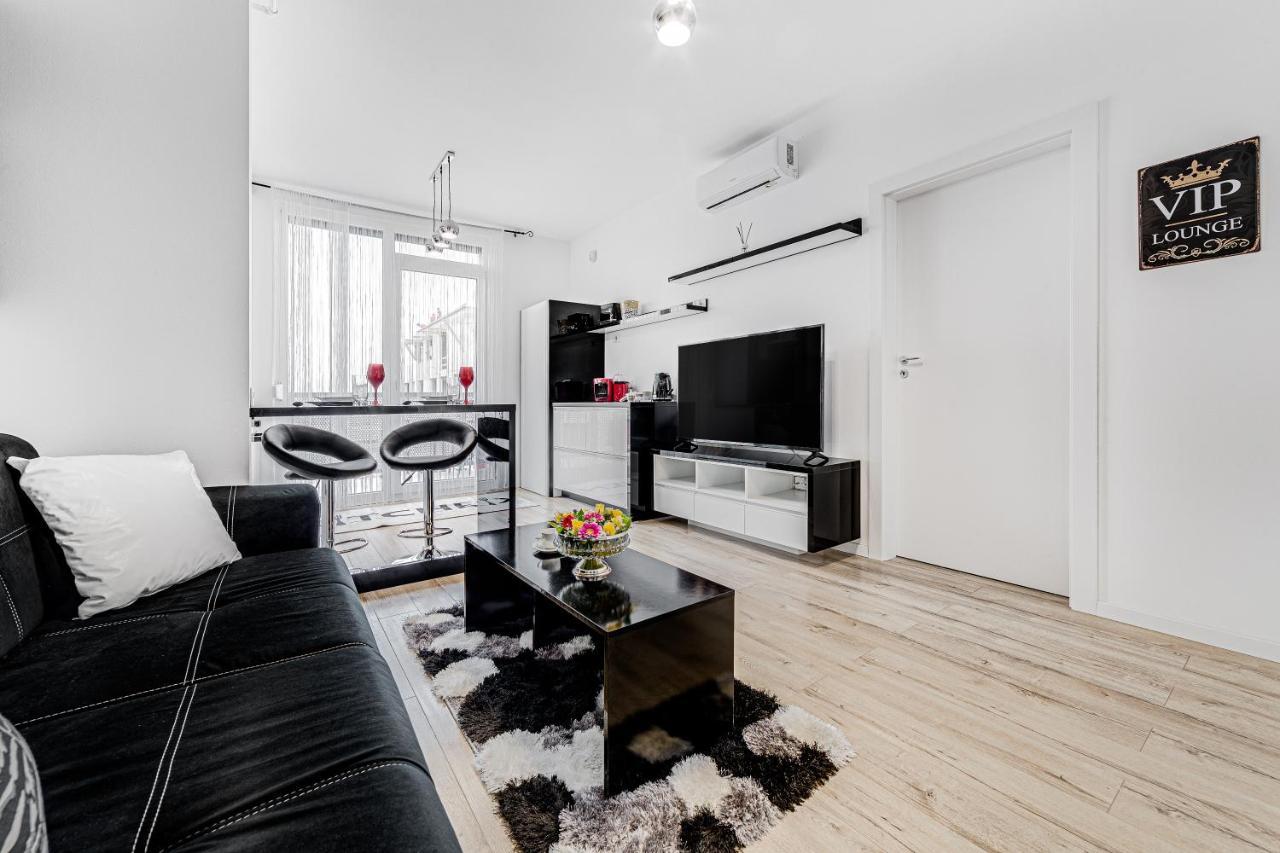 Apartament Ari Cinema Apartament With 2M Videoproiector Arad Zewnętrze zdjęcie